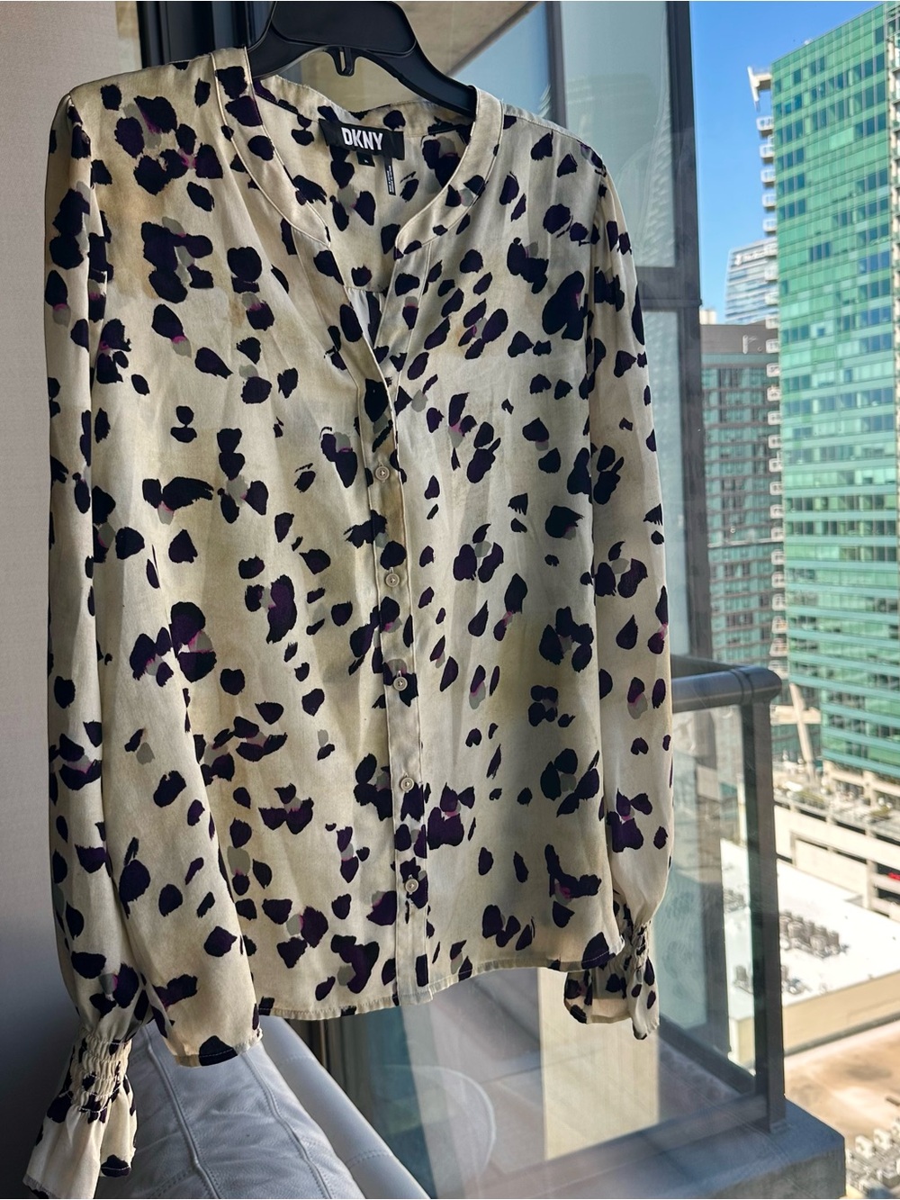 Size XL DKNY Cream Button-Down Blouse with Black and Purple Spot Print